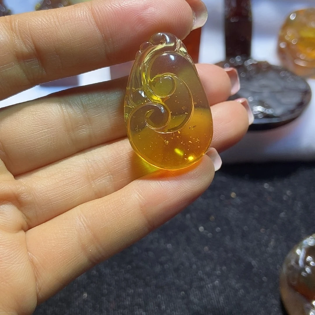琥珀颈饰未镶嵌雨花珀如意