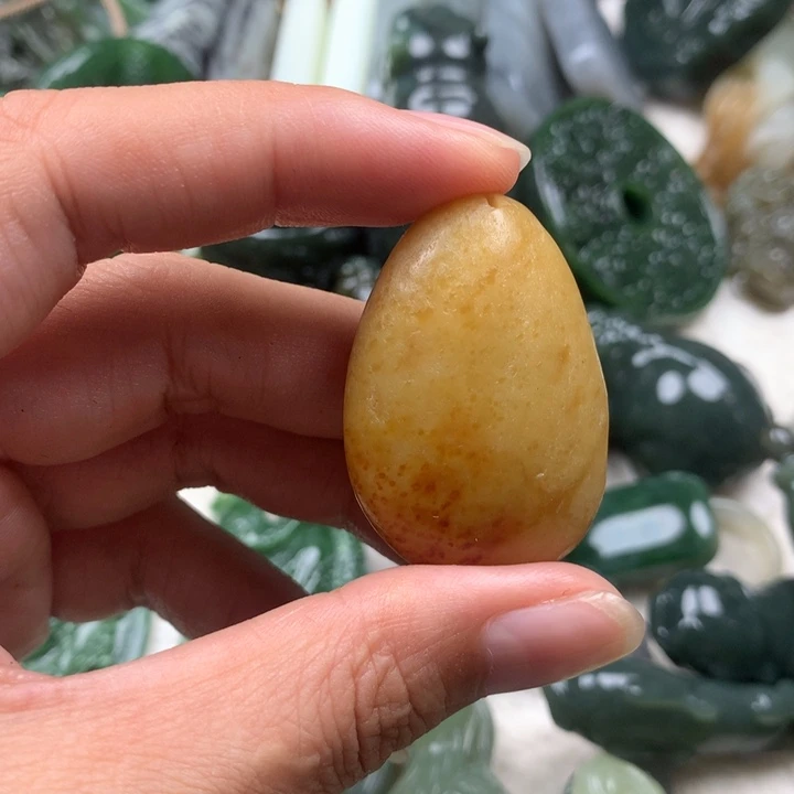 颈饰未镶嵌和田玉