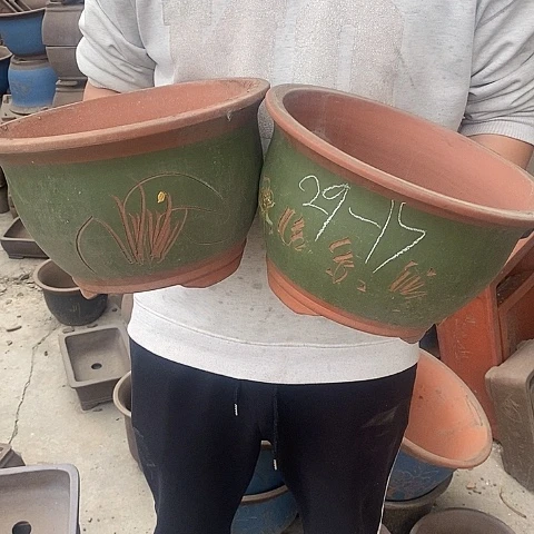 中国宜兴紫砂花盆，