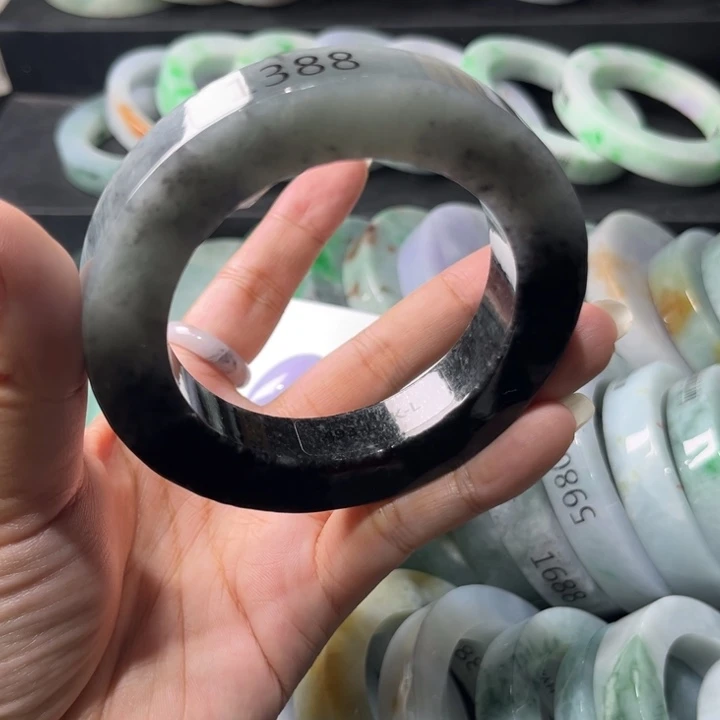 定制翡翠未镶嵌翡翠手镯