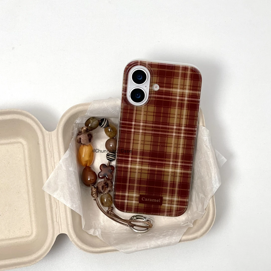 美拉德早秋新款暖冬棕格纹小清新适用苹果16promax手机壳15/14/13