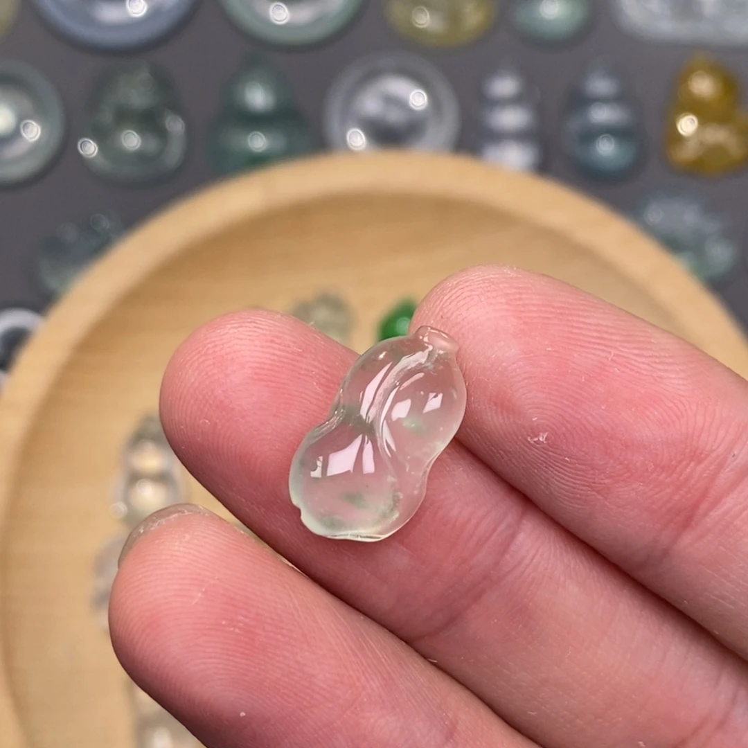 翡翠未镶嵌颈饰白菜