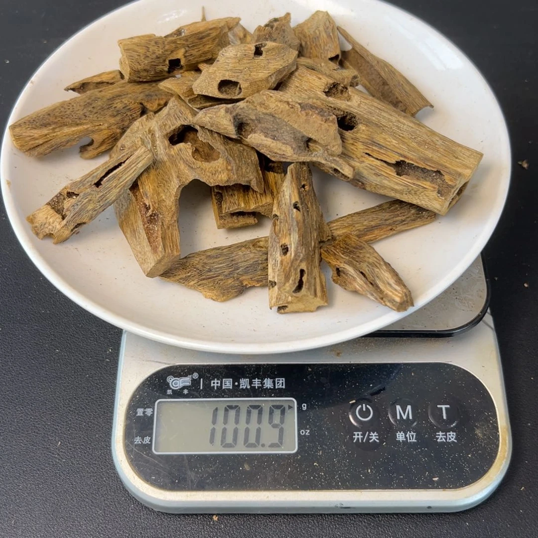 沉香沉香碎屑绿河虫眼