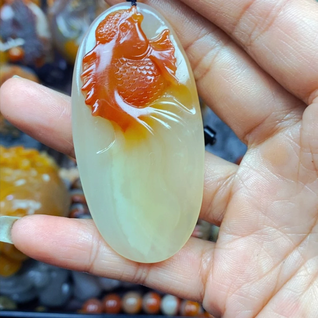 未镶嵌石英质玉（黄龙玉）颈饰