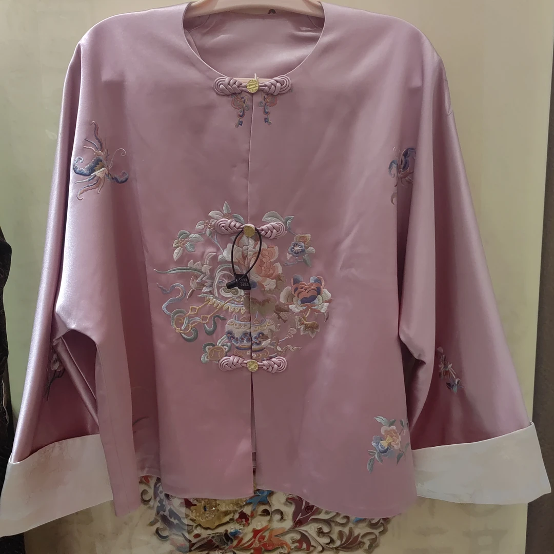 新中式圆领对襟满绣醋酸缎上衣