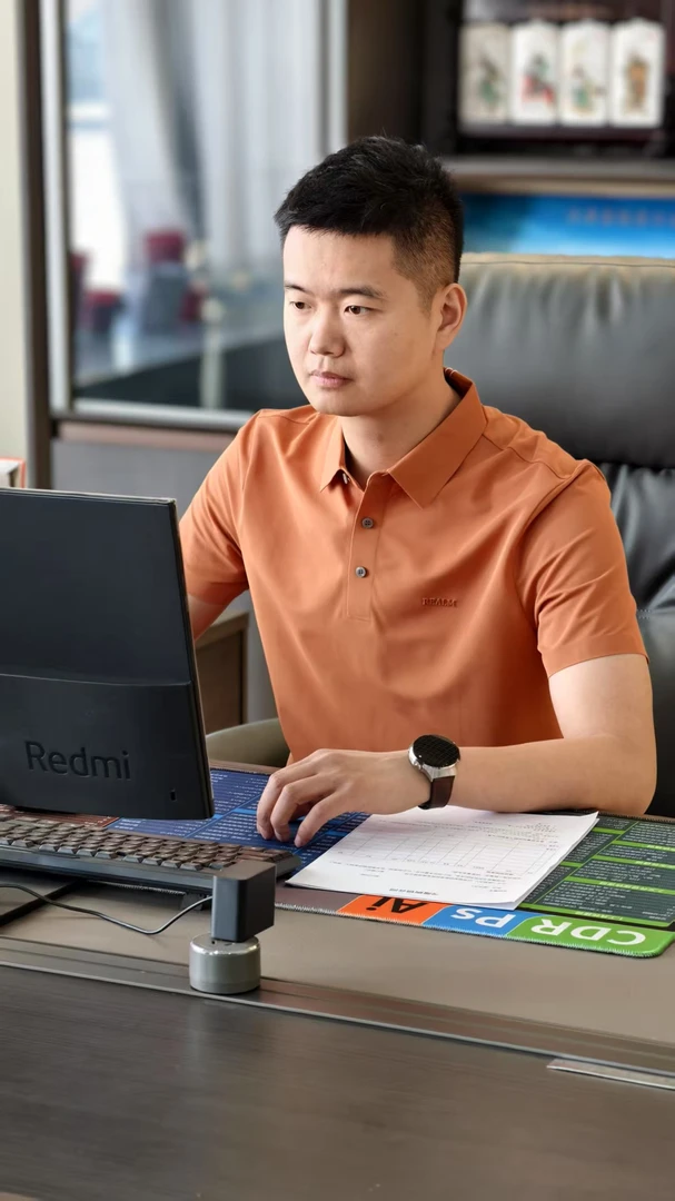 朗度【时尚短袖】时尚精品春夏款高端休闲短袖 116A521