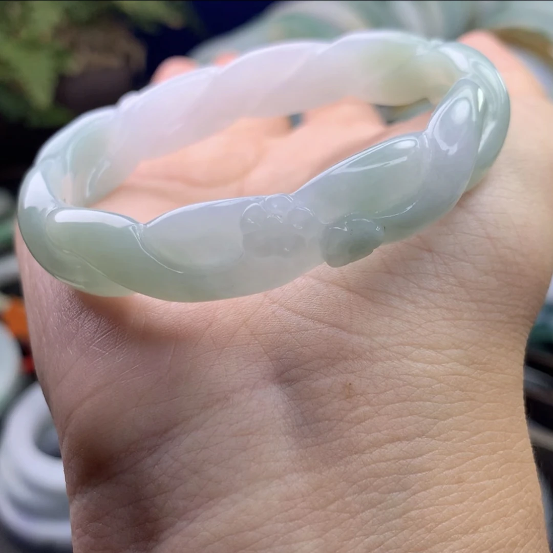 天然翡翠手镯雕花镯连理枝冰胶甜绿色