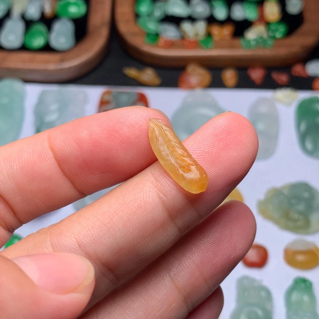 定制翡翠未镶嵌羽毛