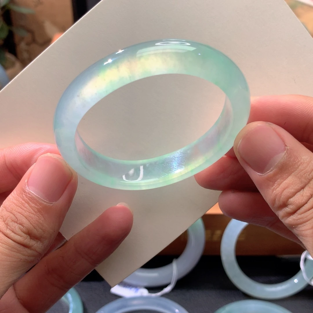 翡翠未镶嵌手镯刚光冰甜绿