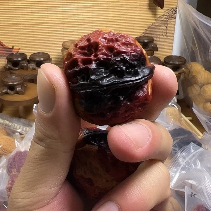 k***k吊坠文玩核桃七彩小霸王