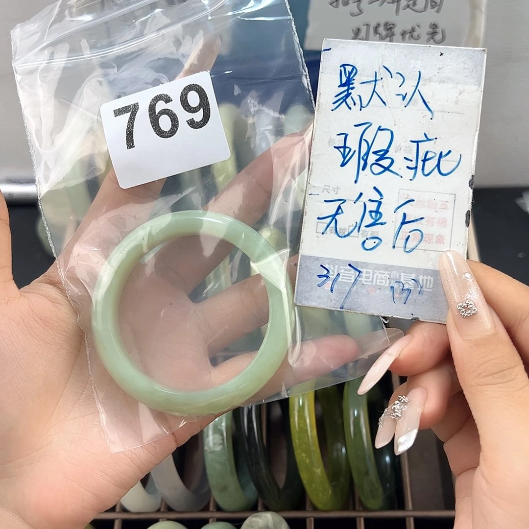 未镶嵌蛇纹石玉颈饰
