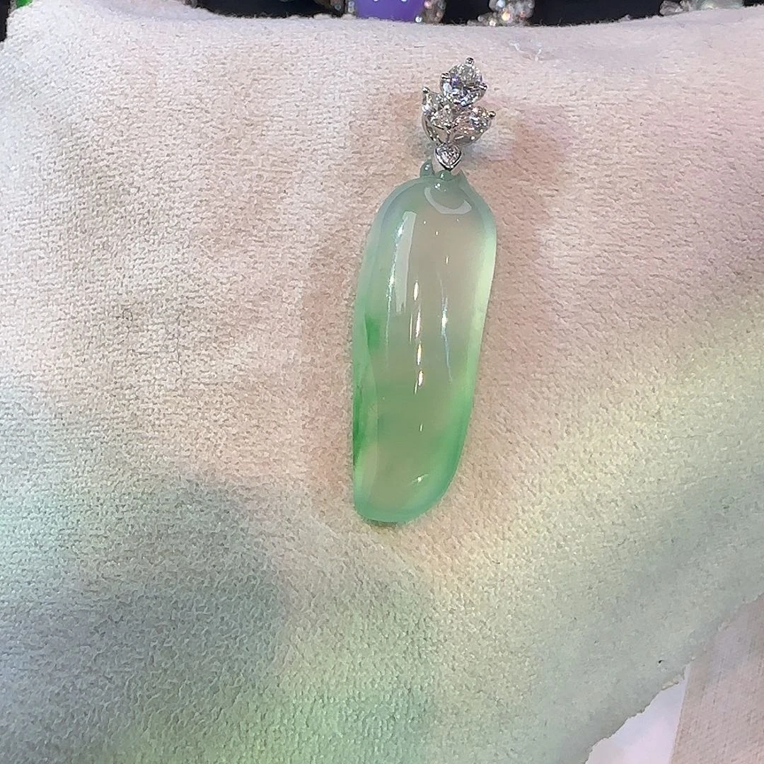 翡翠18K金镶嵌戒指