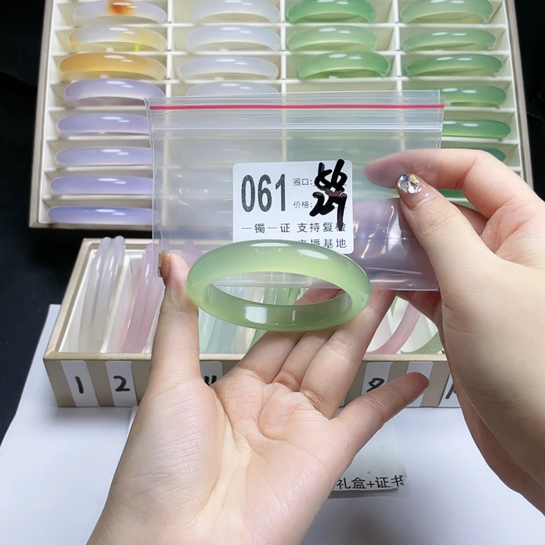 【闪购商品】手镯玛瑙/玉髓未镶嵌收****娜