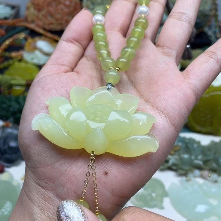 蛇纹石玉未镶嵌颈饰