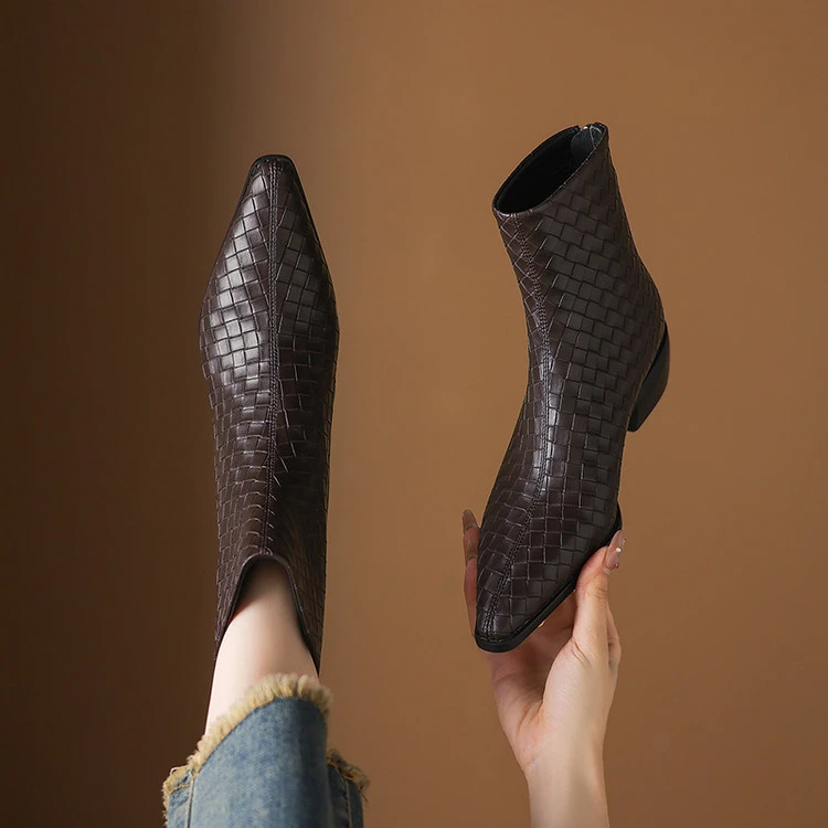 牛皮复古尖头格子马丁靴女2025新款秋冬中粗跟短靴女真皮时装单靴