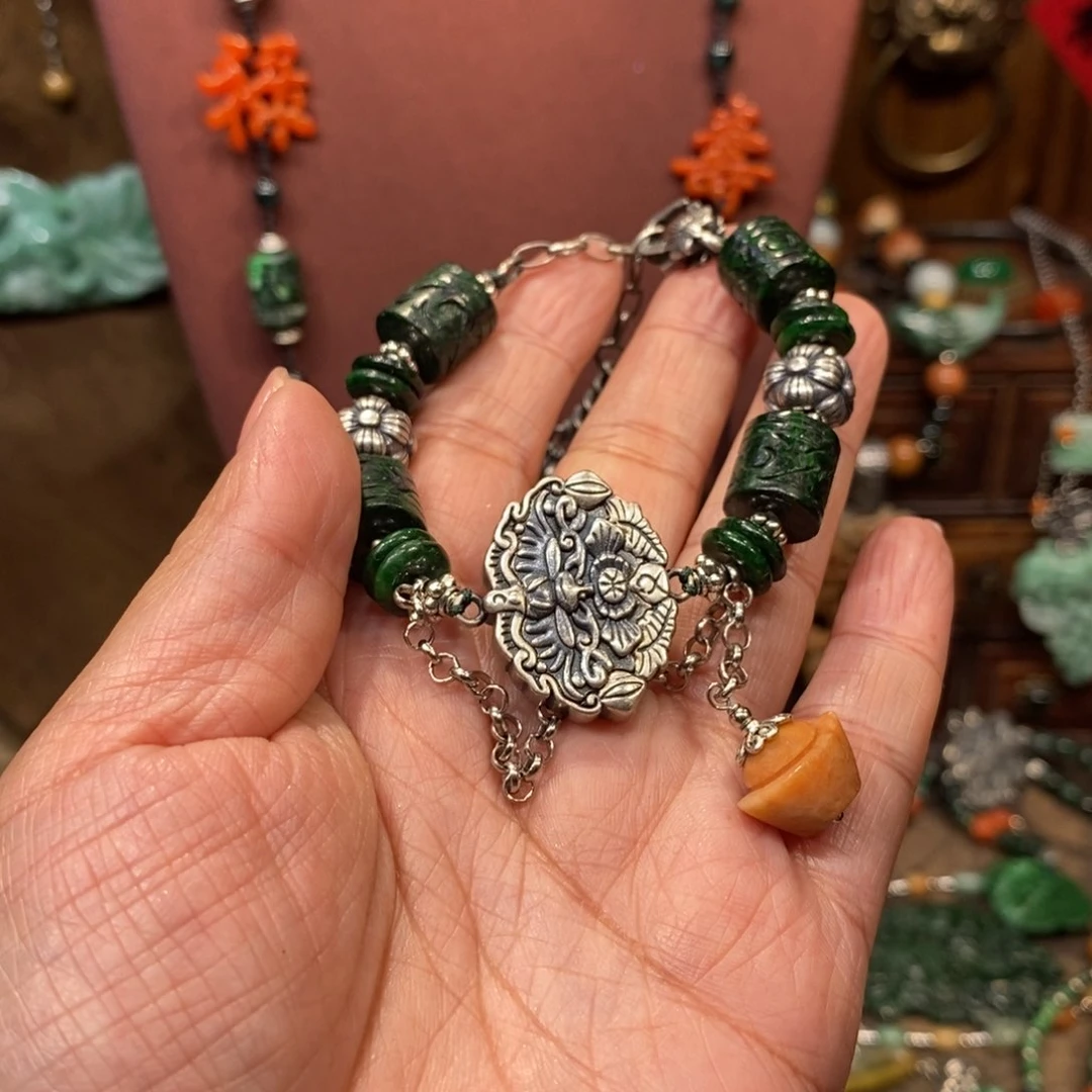 翡翠吊坠(赠链)未镶嵌