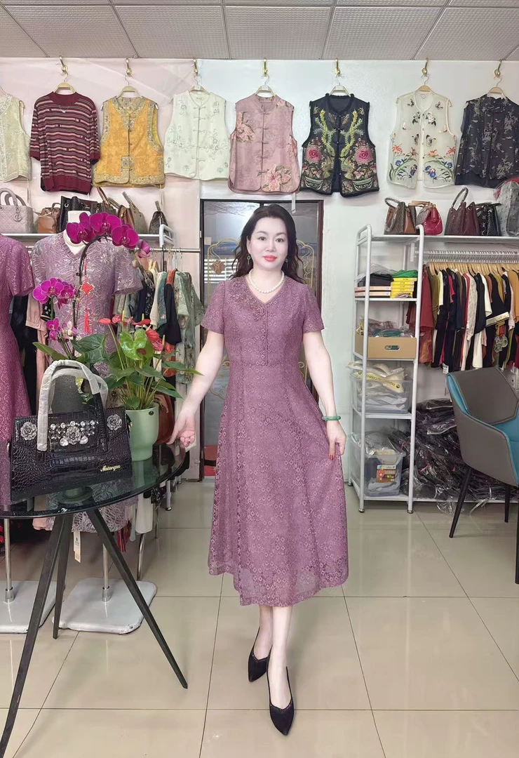 夏装蕾丝刺绣2025新款气质奢华外出穿搭中年妈妈装连衣裙女