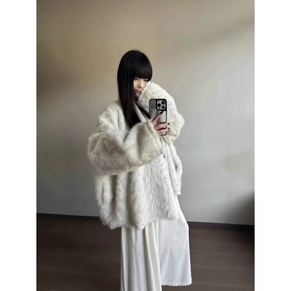 云雾石狐厚实保暖蝙蝠袖皮毛一体披肩式外套女慵懒顺滑环保毛大