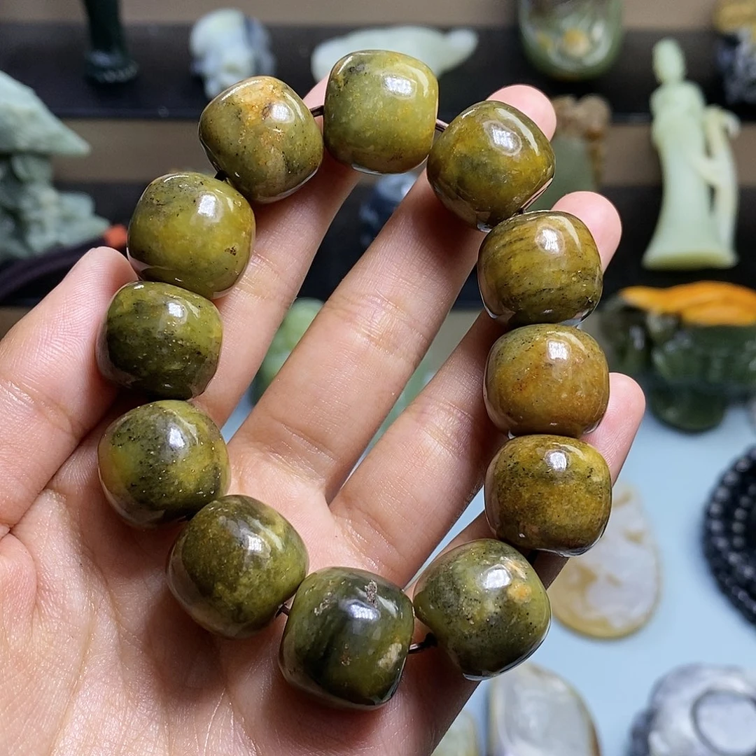 颈饰未镶嵌和田玉传****?