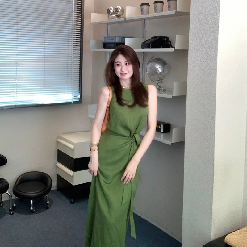 法式复古绿色无袖连衣裙女夏季2025新款气质绑带扭结收腰显瘦长裙