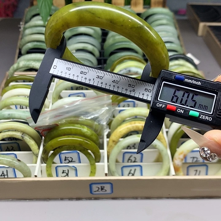 未镶嵌蛇纹石玉手镯60