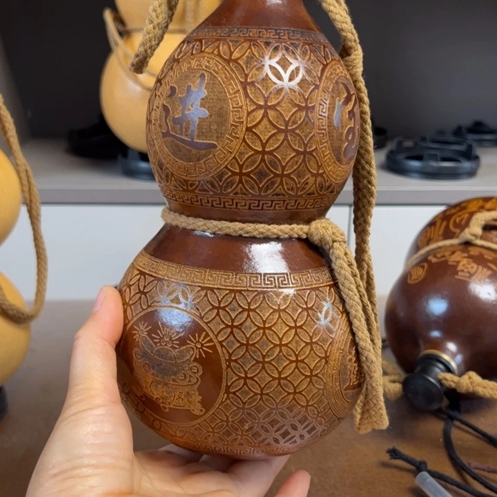 我摸摸摸摸哦我痛