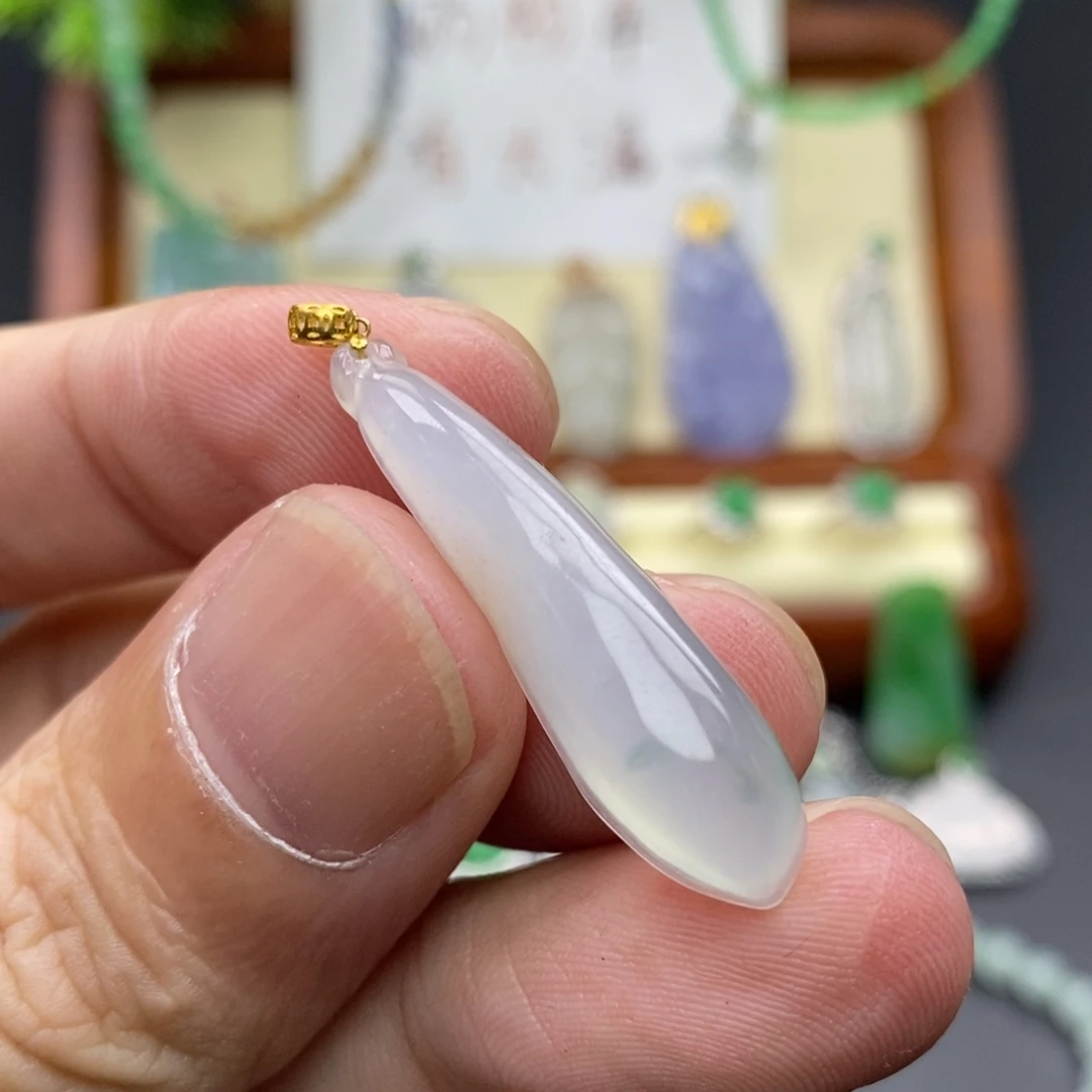 翡翠未镶嵌颈饰瓜