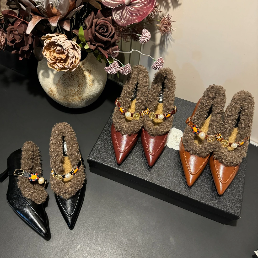 2025年秋冬季新款精致气质时尚舒适百搭尖头加绒爆款浅口高跟鞋