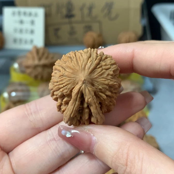 平***哥吊坠文玩核桃异形单只，有瑕疵