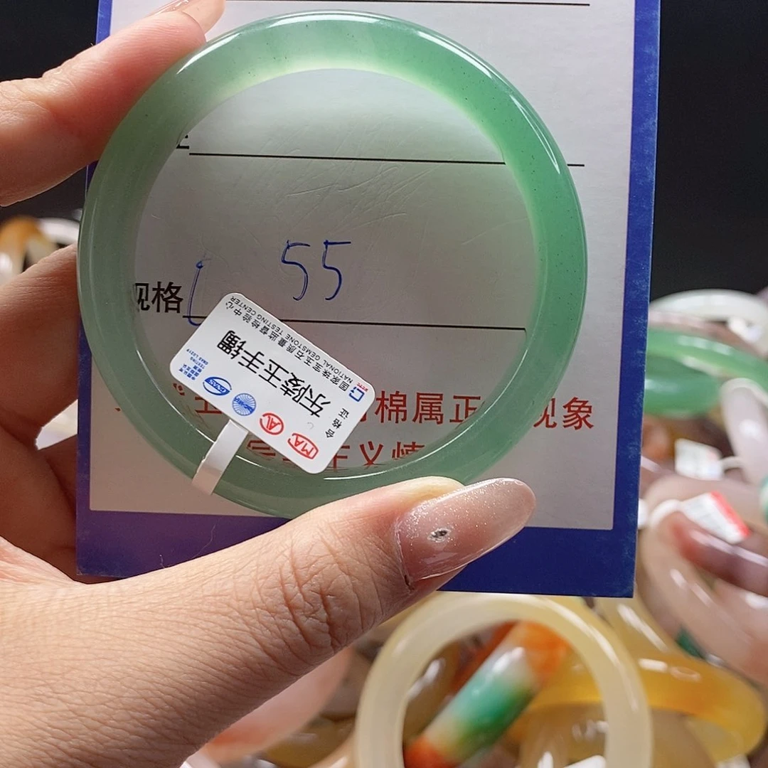 石英质玉手镯未镶嵌