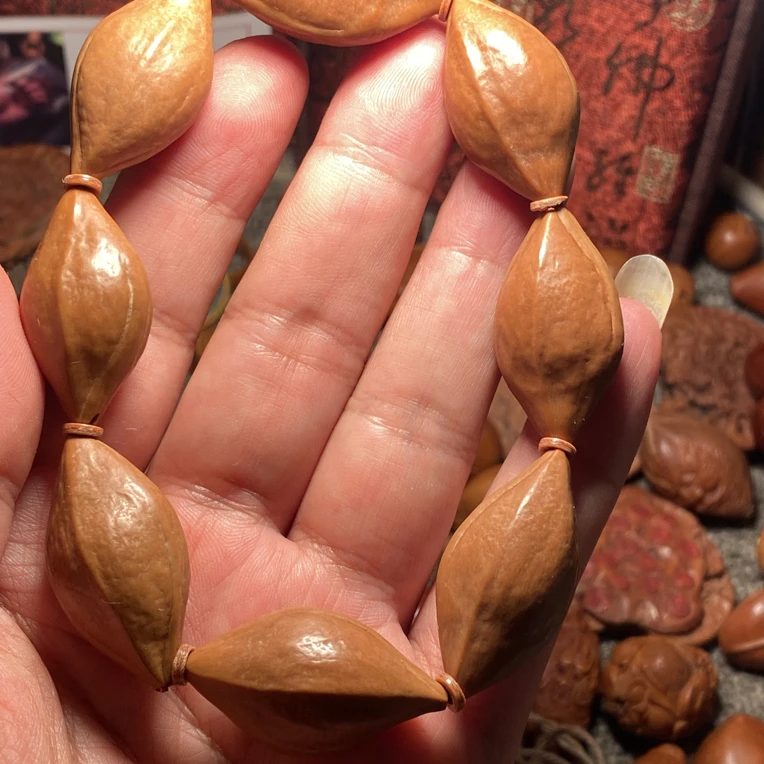 苏工核雕纯天然，梅林二花手串，老籽，个性饱满，尺寸1。8x3。5好玩