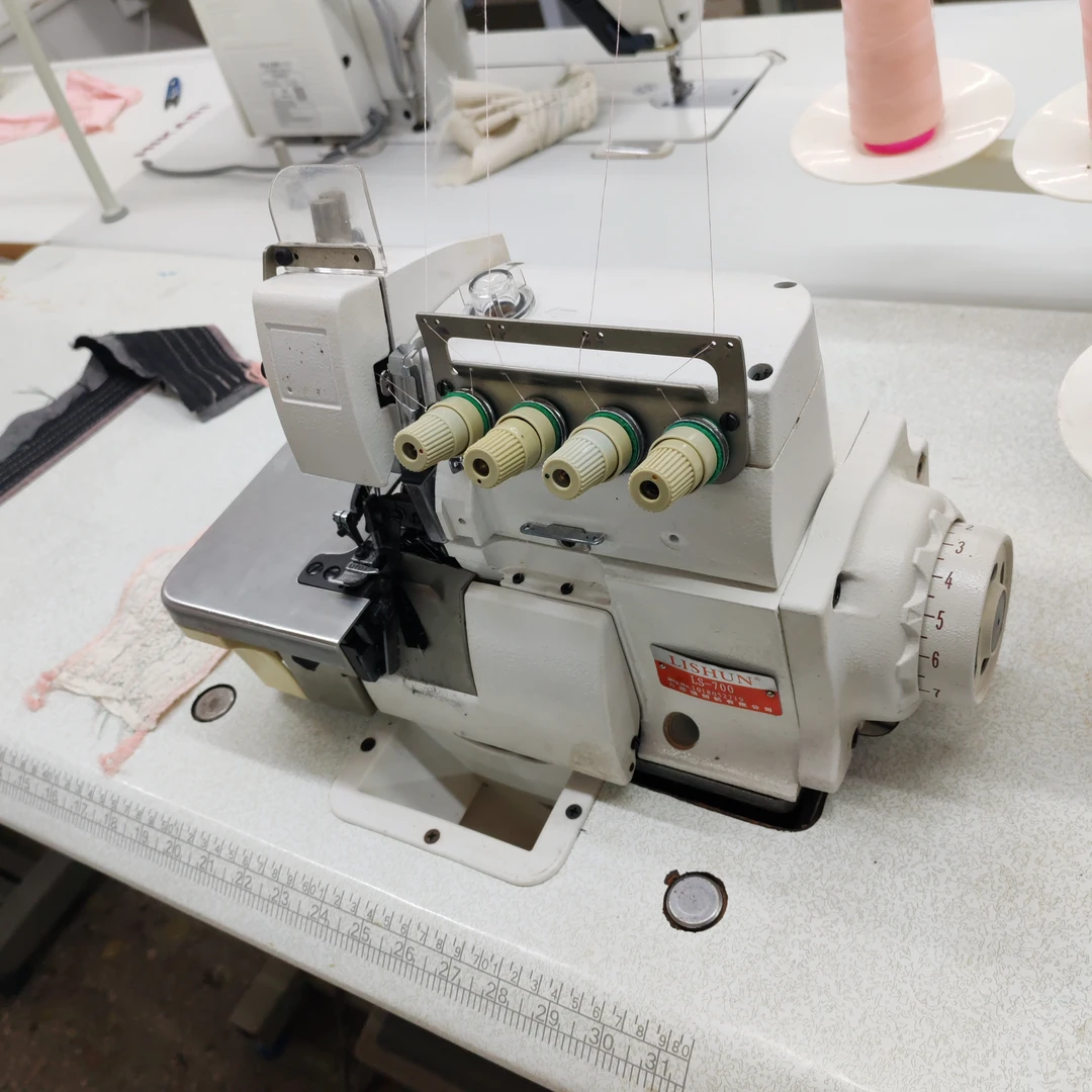 电脑直驱四线锁边机