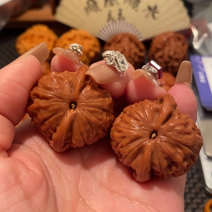 文玩核桃吊坠我***妞元宝562