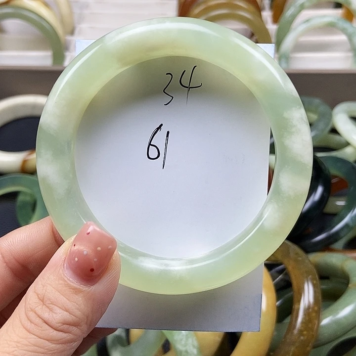 未镶嵌手镯透闪石质玉