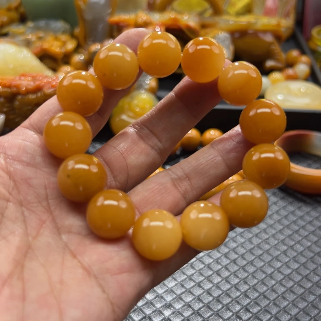 颈饰未镶嵌石英质玉
