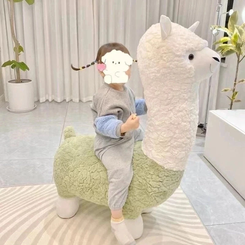 毛绒羊驼坐凳客厅落地摆件大号卡通家用椅子创意可爱小凳子