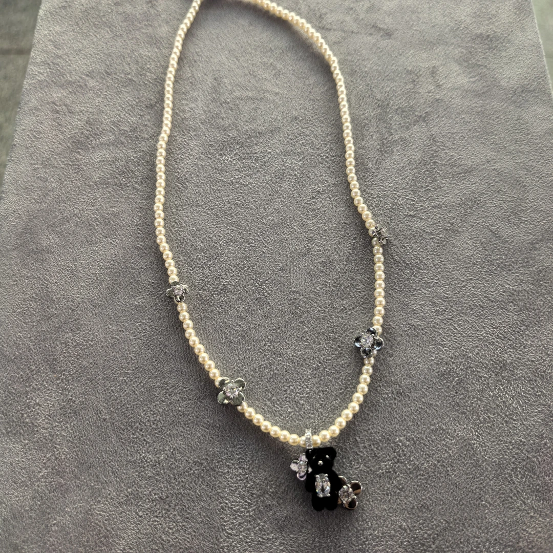 E454黑色小熊花朵闪闪串珠项链