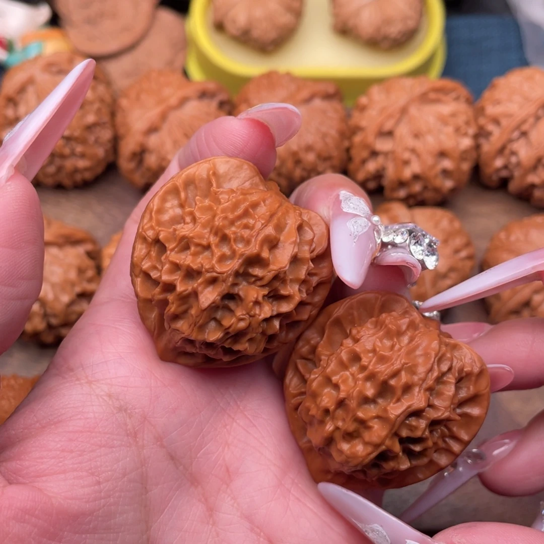 郑***权把件文玩核桃全品龙鳞纹，37