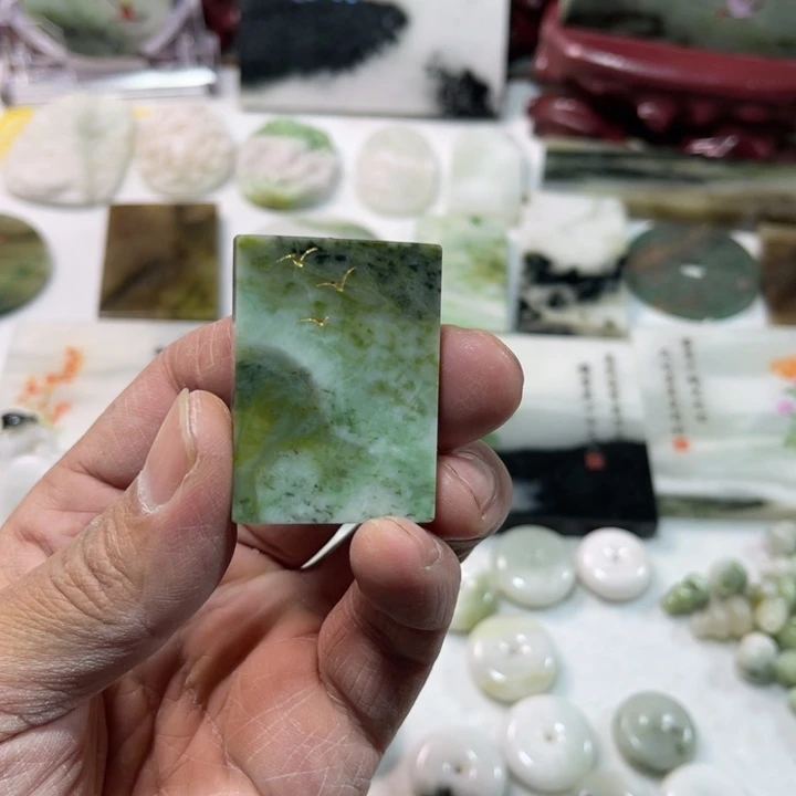 独山玉未镶嵌颈饰