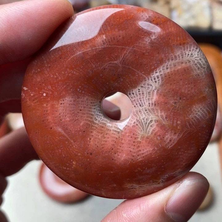 硅化玉颈饰足金镶嵌醉****剑