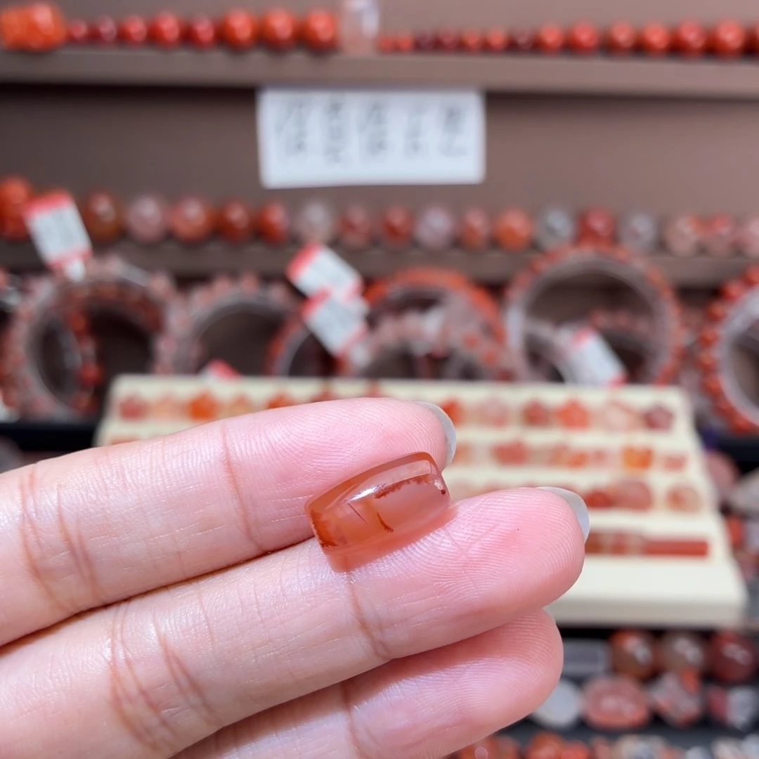 南红玛瑙未镶嵌川料桶珠14*7+