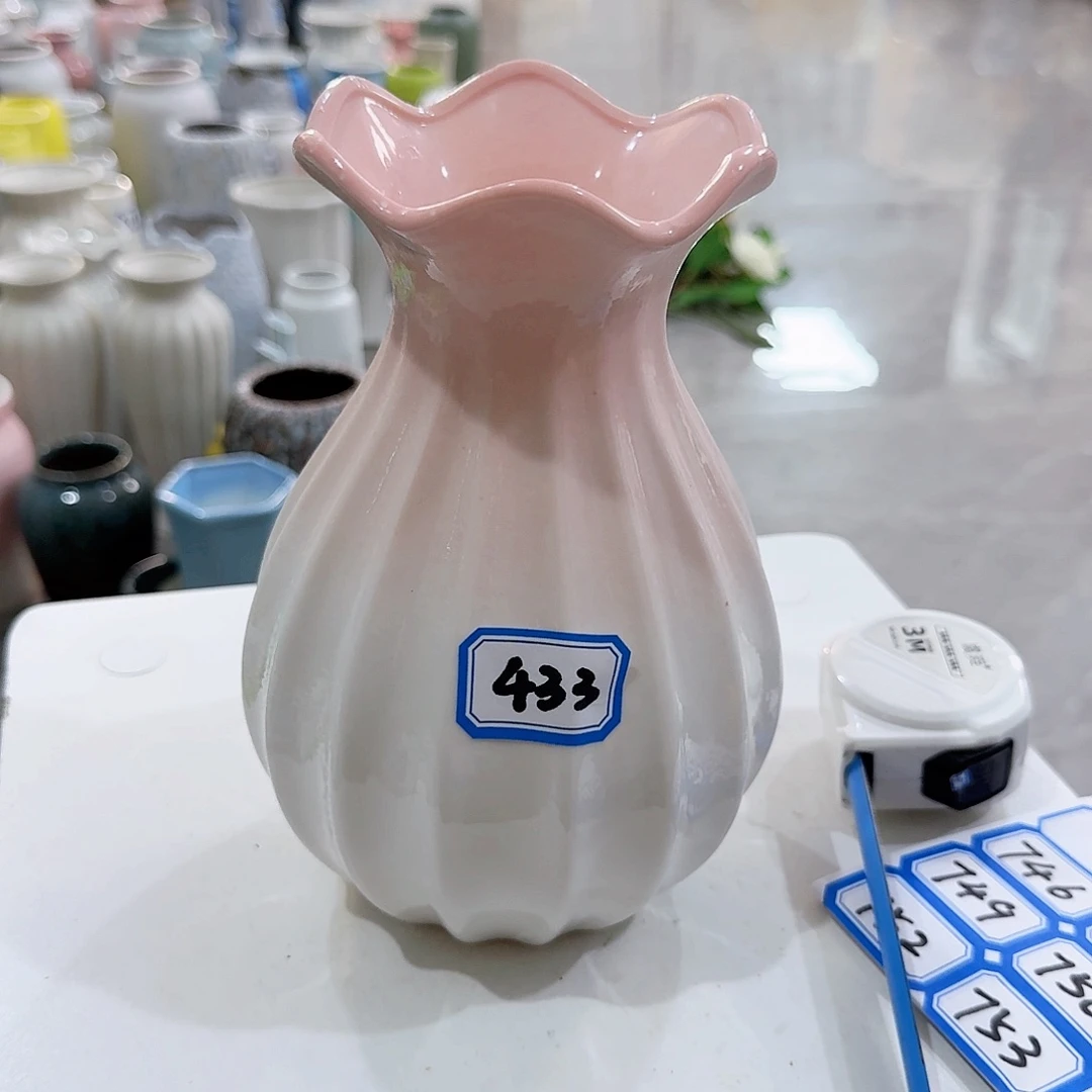 433号陶瓷高20厘米微瑕一个