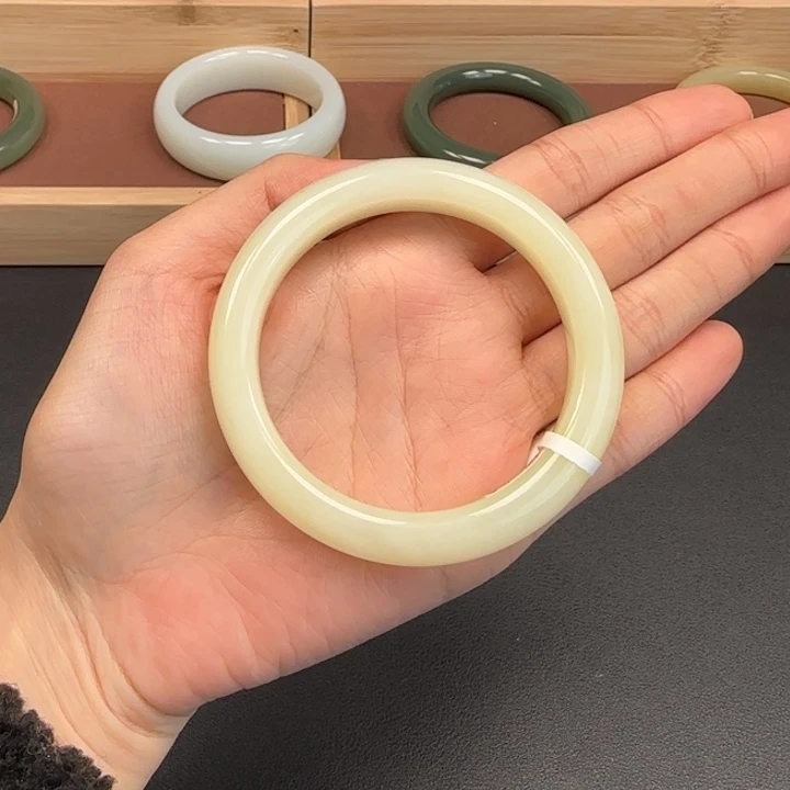 和田玉未镶嵌手镯黄口