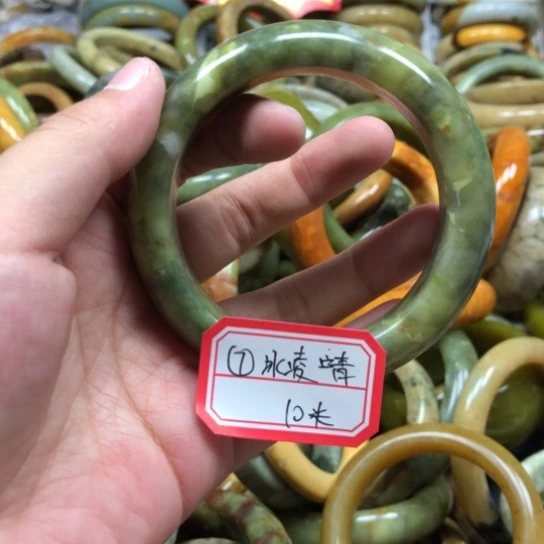 未镶嵌蛇纹石玉手镯?**靖