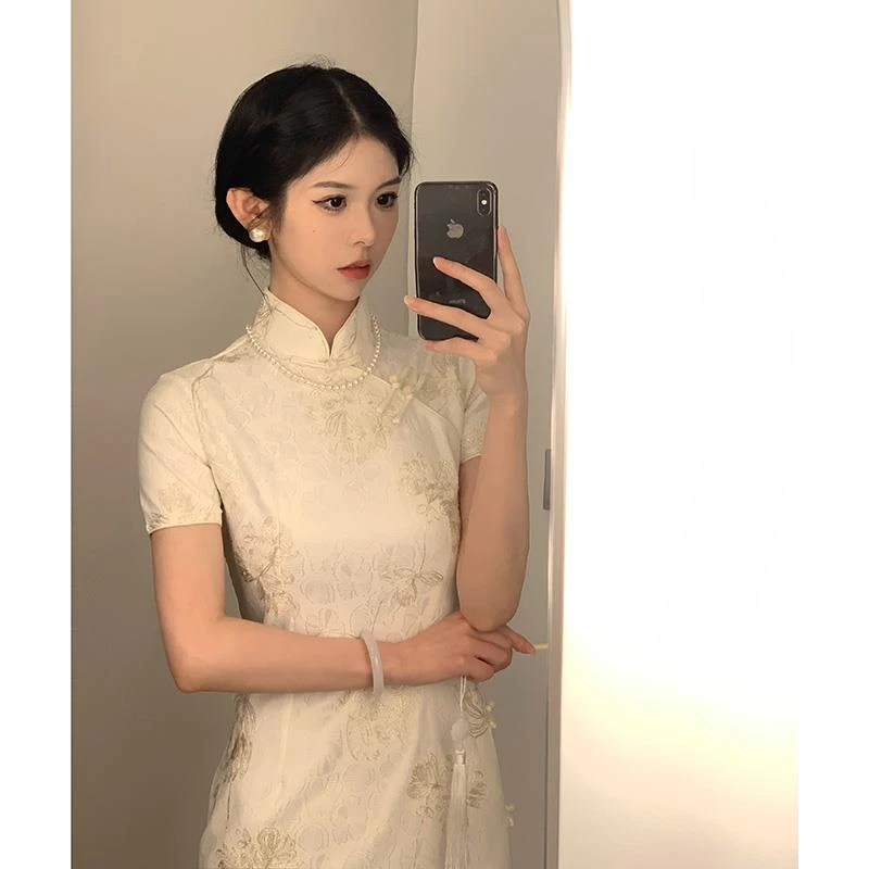 米白色旗袍新中式2025新款改良年轻款少女高端蕾丝连衣裙订婚礼服