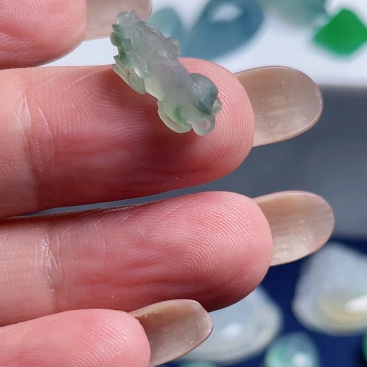 秋***艳翡翠未镶嵌颈饰天然翡翠