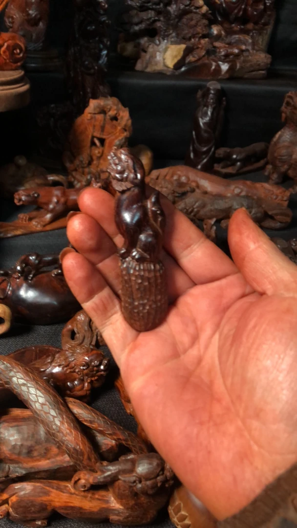 紫檀花生貔貅手把件