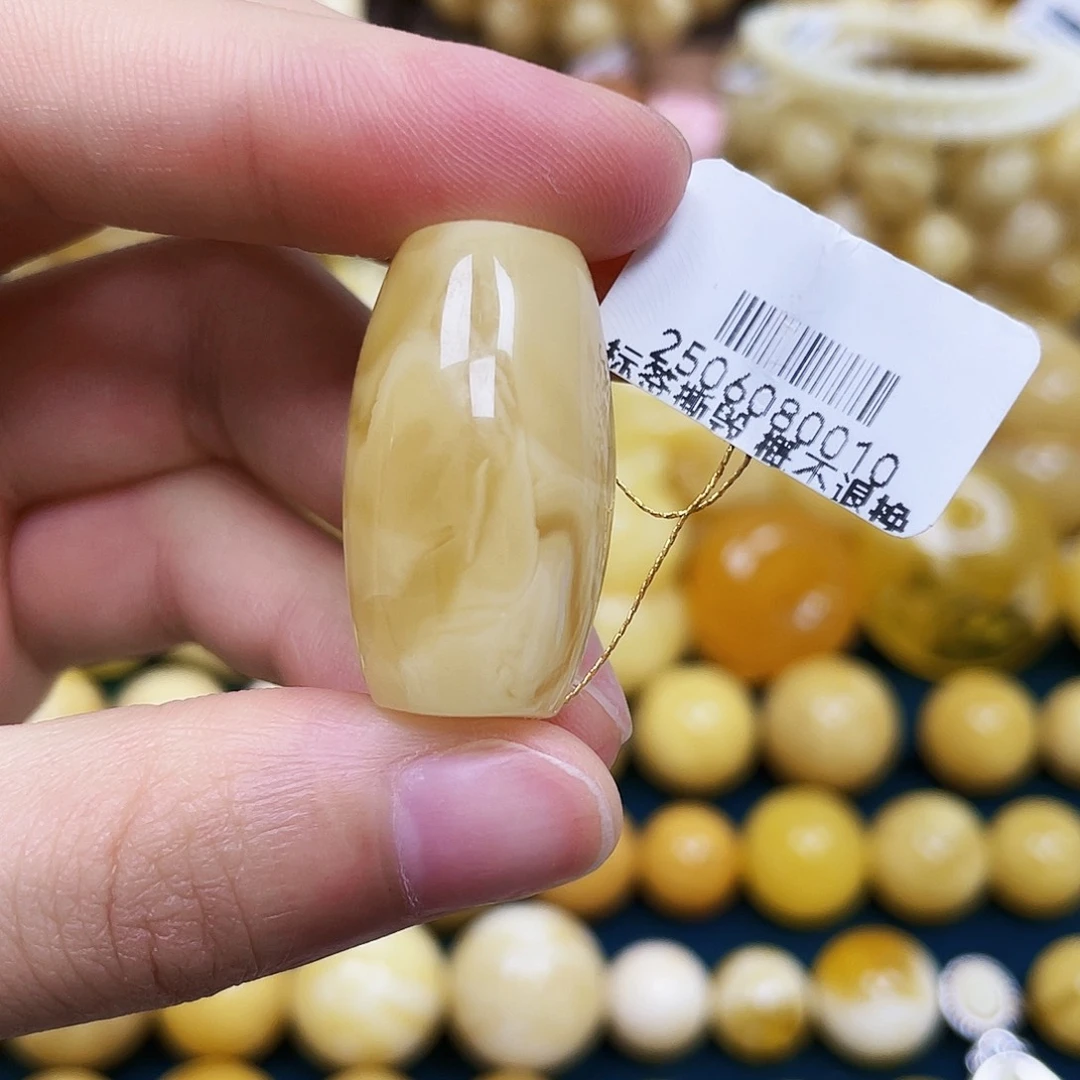 琥珀未镶嵌裸石29.7*17.3mm.瑕