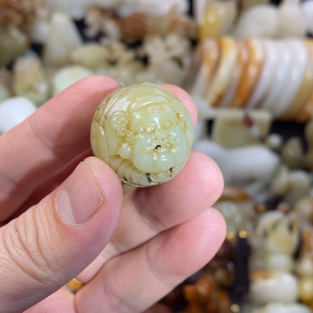 和田玉未镶嵌把件