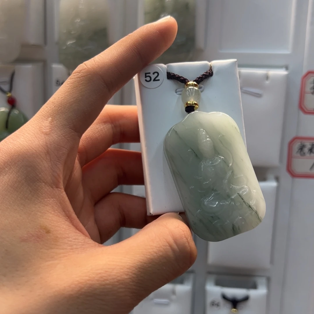 *****石英质玉（天山翠）合金颈饰